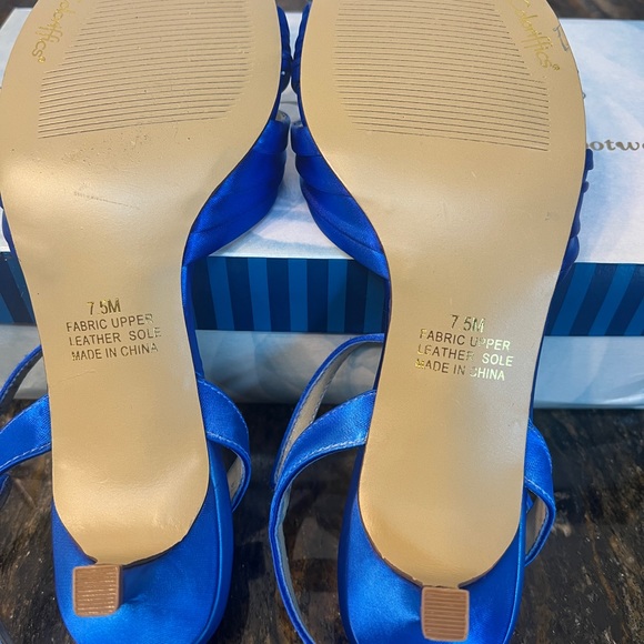 Coloriffics Cobalt blue 1” dressy heel with bling accent. - Picture 4 of 7